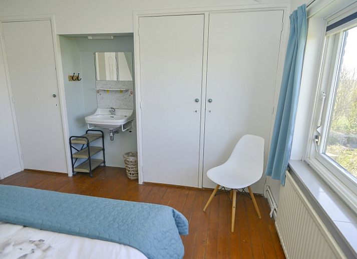 Sunny terrace at Bungalow Het Lam, Den Burg, Texel. Perfect vacation home for a restful stay on the Wadden Islands.