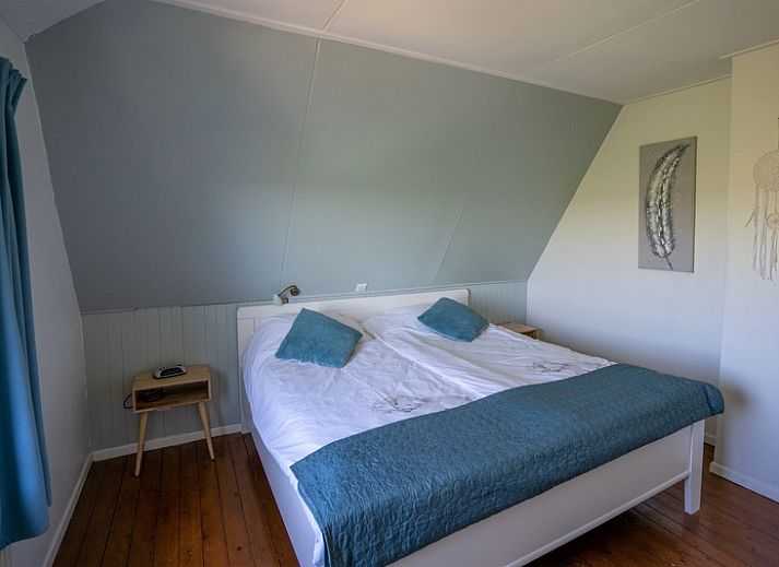 Sunny terrace at Bungalow Het Lam, Den Burg, Texel. Perfect vacation home for a restful stay on the Wadden Islands.
