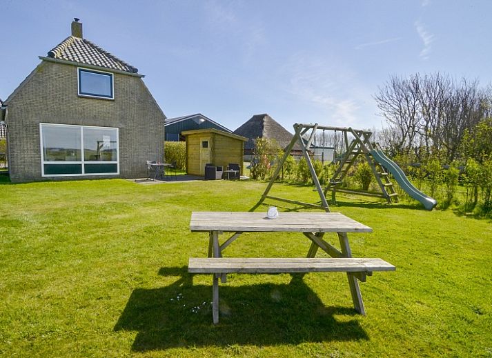 Sunny terrace at Bungalow Het Lam, Den Burg, Texel. Perfect vacation home for a restful stay on the Wadden Islands.