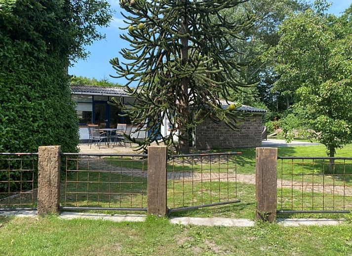 Ruime binnenruimte van Kogerstraat 98A vakantiehuis in Den Burg, Texel met comfortabele zithoek.