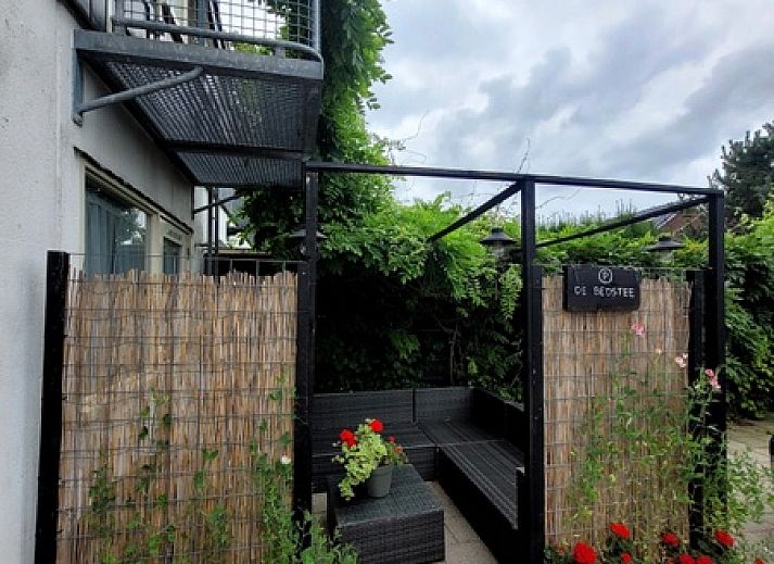 Kuschelecke mit Kissen in De Bedstee, Ferienhaus in Den Burg, Texel. Attraktiv und gemuetlich eingerichtet fuer hoechsten Komfort.