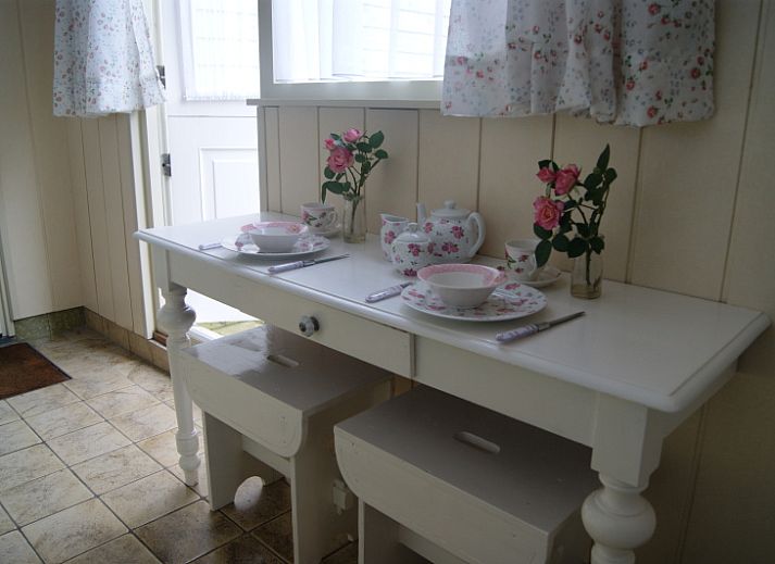 Kuschelecke mit Kissen in De Bedstee, Ferienhaus in Den Burg, Texel. Attraktiv und gemuetlich eingerichtet fuer hoechsten Komfort.