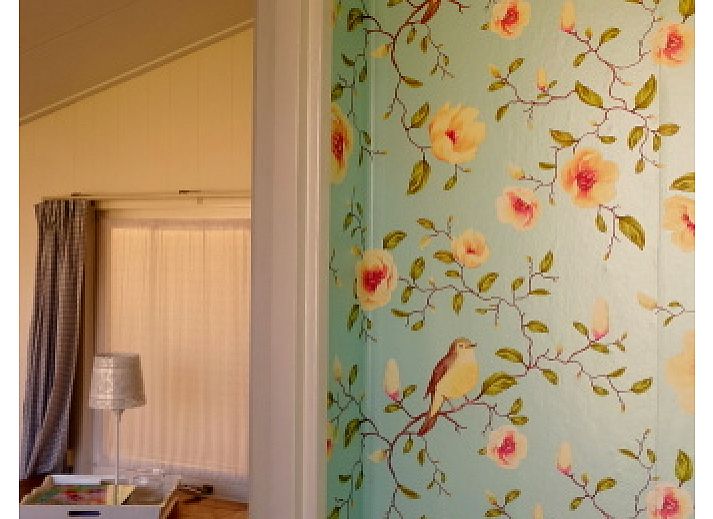 Kuschelecke mit Kissen in De Bedstee, Ferienhaus in Den Burg, Texel. Attraktiv und gemuetlich eingerichtet fuer hoechsten Komfort.