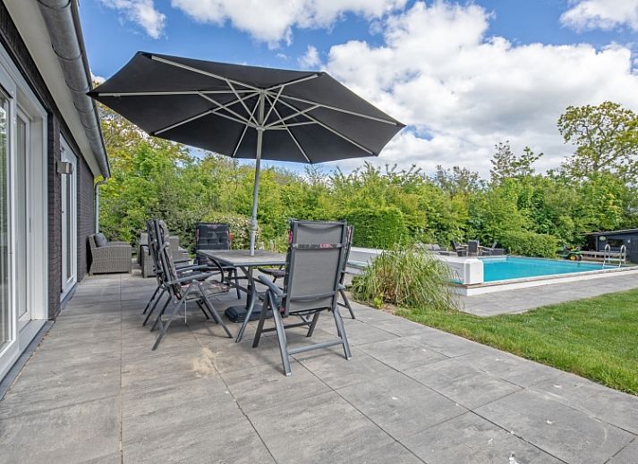 Sunny terrace at Villa 3C in Den Burg, Texel overlooking the pool, perfect for a relaxing vacation.