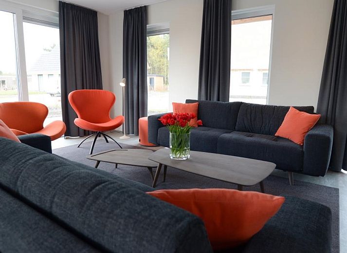 Roggesloot vakantiehuis in Den Burg, Texel met zonnig terras en groene tuin.