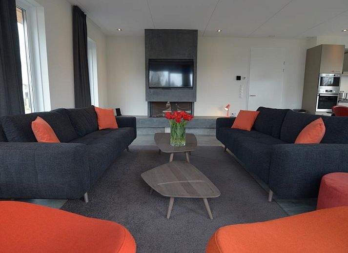 Roggesloot vakantiehuis in Den Burg, Texel met zonnig terras en groene tuin.