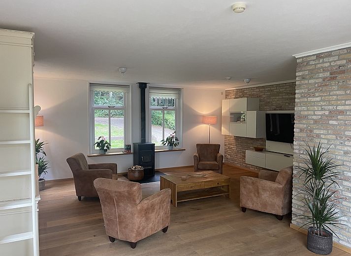 44 - Aldubo Landhuis - 6 pers in Den Burg, Texel, vakantiehuis omringd door groene natuur.