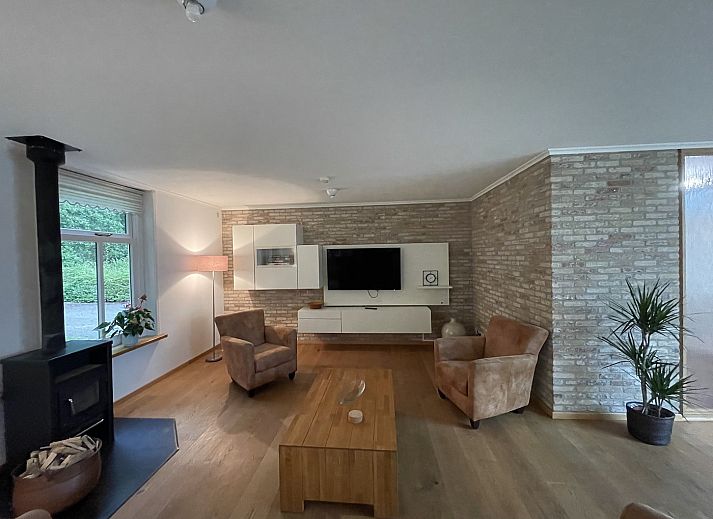 44 - Aldubo Landhuis - 6 pers in Den Burg, Texel, vakantiehuis omringd door groene natuur.