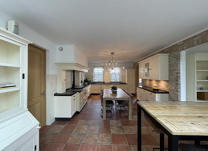 Gezellige woonkamer in 44 - Aldubo Landhuis, Den Burg, Texel, met comfortabele zitplaatsen.