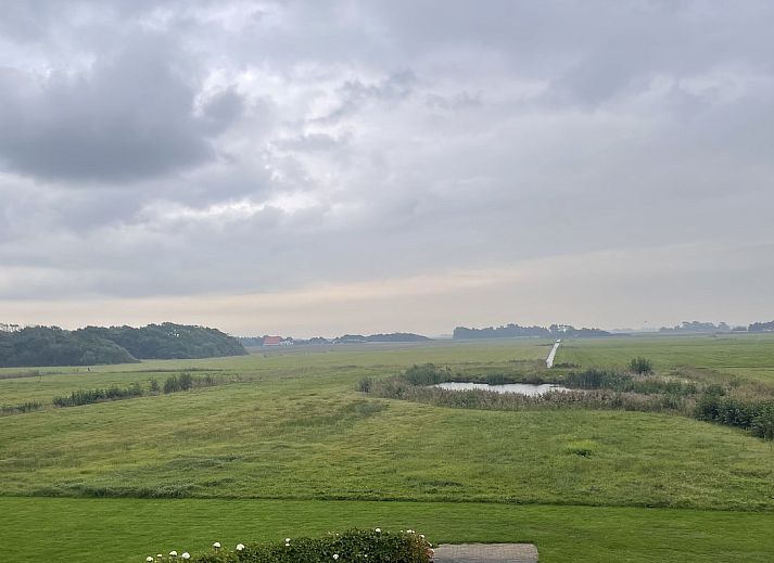 Moderne woonkamer in 44 - Aldubo Landhuis, Den Burg, Texel, met stijlvolle inrichting.