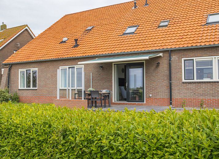 Onder de Wol vakantiehuis in Den Burg, Texel met charmant terras en groene omgeving.