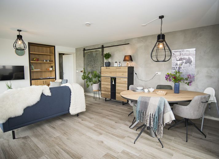 Onder de Wol vakantiehuis in Den Burg, Texel met charmant terras en groene omgeving.