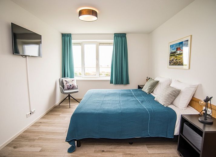 Stijlvolle woonkamer van Onder de Wol vakantiewoning op Texel met moderne inrichting.