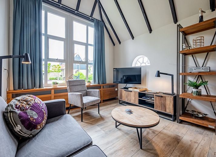 Terrasse des Appartements Gouden Reaal 26 in Den Hoorn, Texel, mit Sitzecke