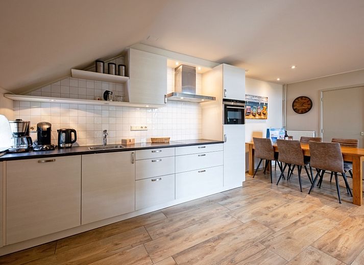 Terrasse des Appartements Gouden Reaal 26 in Den Hoorn, Texel, mit Sitzecke