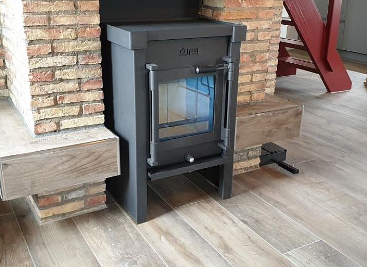 Gemuetliches Ferienhaus 't Wambuis auf Texel mit traditioneller Architektur und ruhiger Strasse in Den Hoorn.