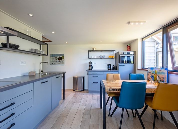 OpTexel vakantiehuis met modern terras in Den Hoorn, Texel. Perfecte plek voor ontspanning op de Waddeneilanden.