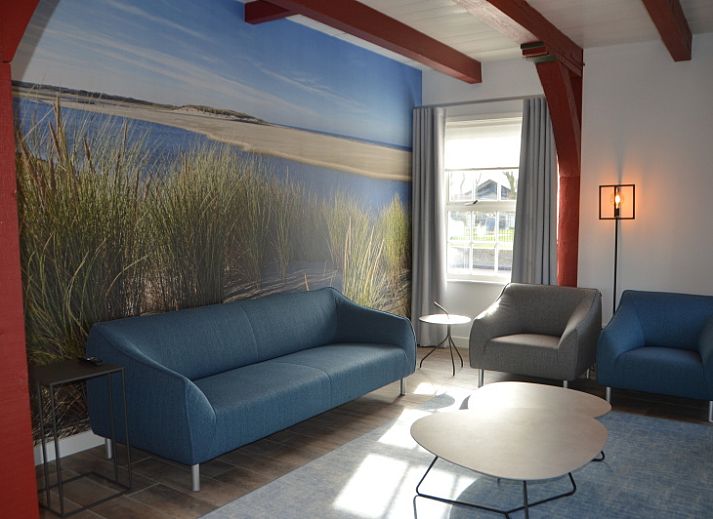 Ferienhaus 't Wambuis in Den Hoorn, Texel, mit charmanter Fassade und traditioneller Architektur.