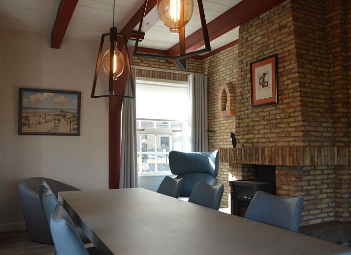 Ferienhaus 't Wambuis in Den Hoorn, Texel, mit charmanter Fassade und traditioneller Architektur.