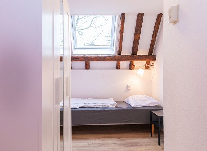 Gemuetliches Wohnzimmer im Ferienhaus Schaapskooi, Den Hoorn, Texel mit bequemen Sitzgelegenheiten und viel Licht.