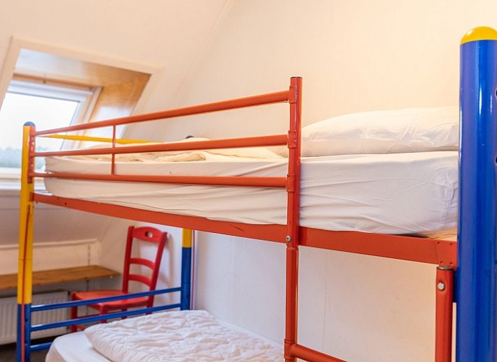 Helle und einladende Sitzecke im modern eingerichteten Ferienhaus Schaapskooi, Den Hoorn, Texel.