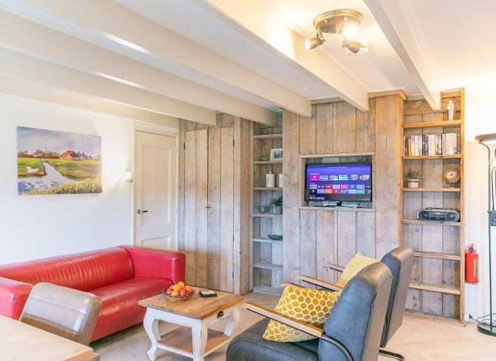 Charming thatched-roof Apartment Hof in Den Hoorn, Texel, vacation home on the Wadden Islands.