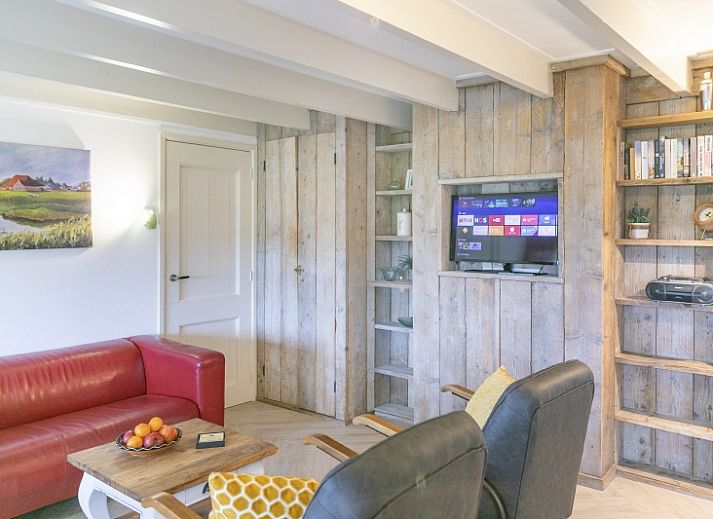 Floor plan of Apartment Hof, Den Hoorn, Texel, vacation accommodation with two bedrooms.