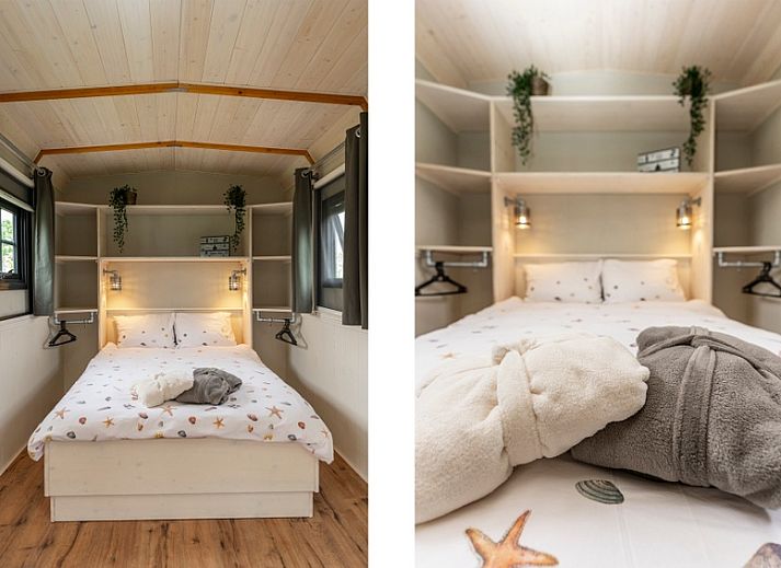 Rustieke Pipowagen Johanneshoeve op Texel, omgeven door natuur en een picknicktafel.