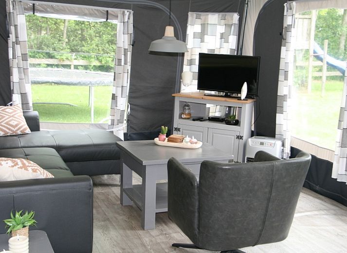 Caravan Rust & Ruimte in Den Hoorn, Texel, mit grossem Garten und Spielgeraeten, ideal fuer Familien.