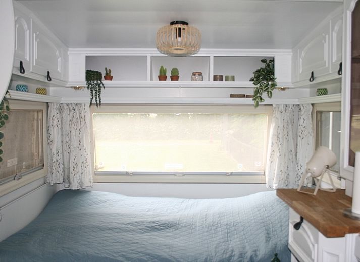 Caravan Rust & Ruimte in Den Hoorn, Texel, mit grossem Garten und Spielgeraeten, ideal fuer Familien.