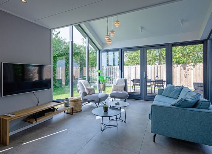 TexelZee vakantiehuis in Den Hoorn met ruim terras en moderne buitenruimte.