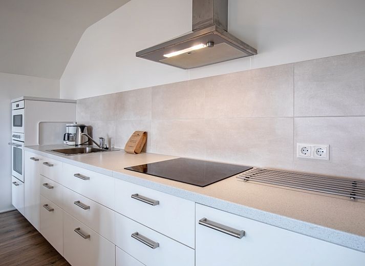 Cozy living room of vacation home Grietje in Den Hoorn, Texel with comfortable seating area and lots of natural light.