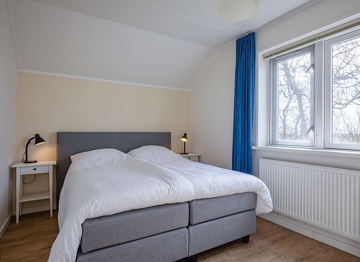 Modern kitchen in vacation home Grietje, Den Hoorn, Texel with dining area and stylish furnishings for a comfortable stay.