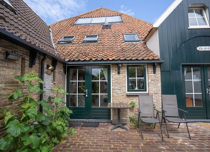 Ants Nest vacation home in Den Hoorn Texel with traditional architecture and green surroundings.