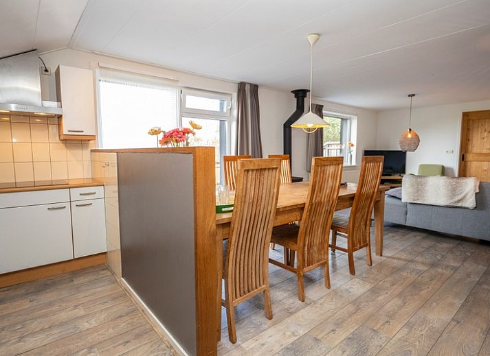 Gezellige zithoek in vakantiehuis Mees, Den Hoorn, Texel met moderne inrichting.