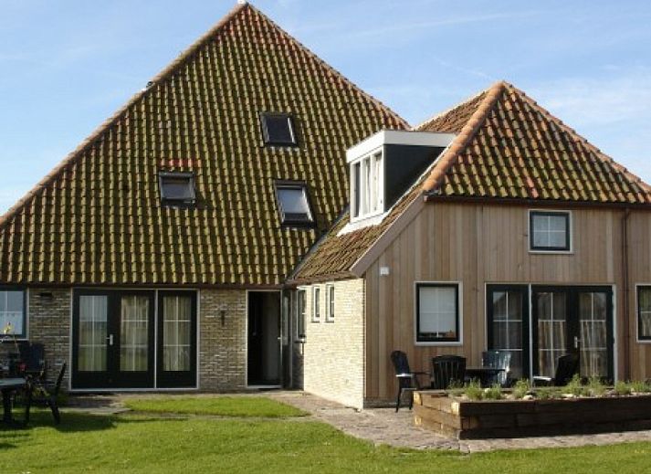 Kaninchenbau-Ferienhaus in Den Hoorn Texel mit charmantem Aeusseren und gruener Umgebung.
