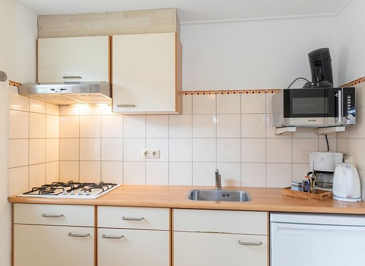 Gemuetliches Wohnzimmer von Rabbit Hole in Den Hoorn Texel mit bequemen Sitzgelegenheiten.