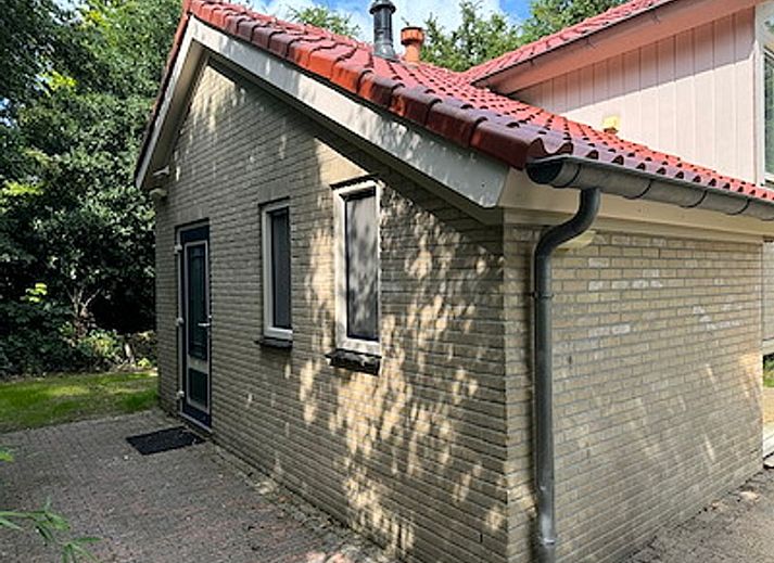 Rustikales Ferienhaus in Oosterend, Texel mit grossem Garten und Terrasse, ideal fuer Entspannung auf den Watteninseln.