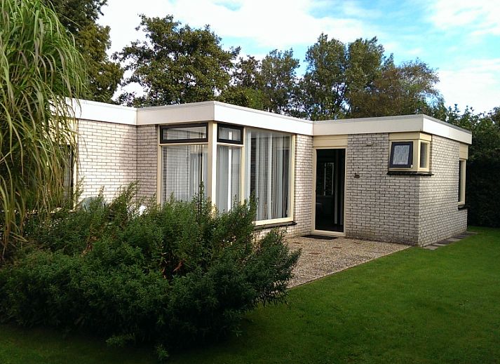 Bungalowpark De Noordel - The Polderdijkjes in Oosterend, Texel. Spacious vacation home with terrace and garden in the nature of the Wadden Islands.