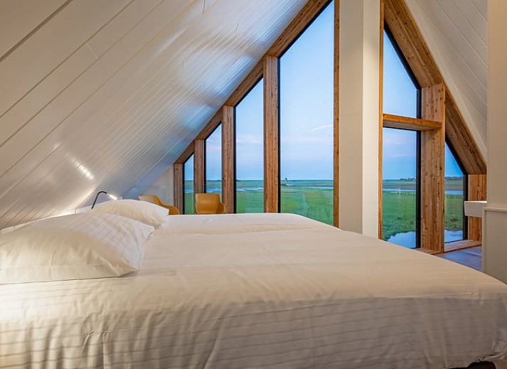Ferienhaus in Oosterend, Texel mit moderner Architektur und Blick auf das Wasser, Watteninseln.