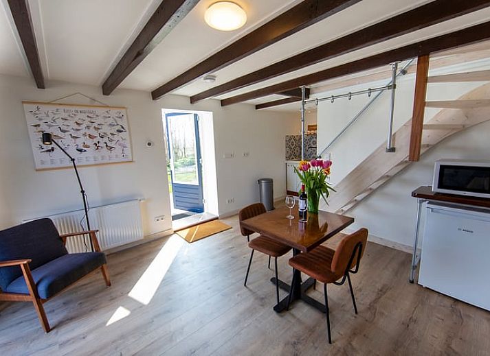 Luftaufnahme des Ferienhauses in Oosterend, Texel mit Blick auf das Meer und die umliegende Natur.