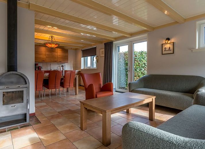 Charming Holiday Home in Oosterend on Texel with thatched roof and green surroundings.