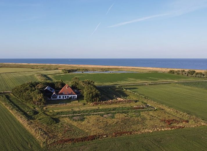 Vacation cottage in Oosterend, Texel with spacious garden and terrace. Ideal vacation home on the Wadden Islands.
