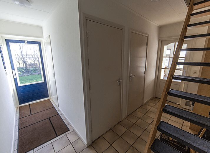 Entrance Holiday home in Oosterend, Texel surrounded by greenery. Perfect vacation home for tranquility seekers on the Wadden Islands.