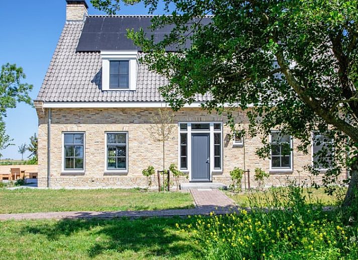 Vakantiehuis in Oosterend, Texel biedt een charmante buitenkant omringd door weelderige natuur.