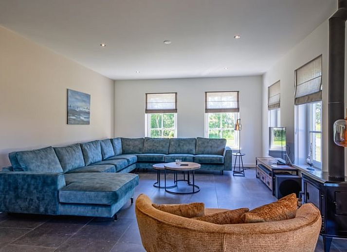 Vakantiehuis in Oosterend, Texel biedt een charmante buitenkant omringd door weelderige natuur.