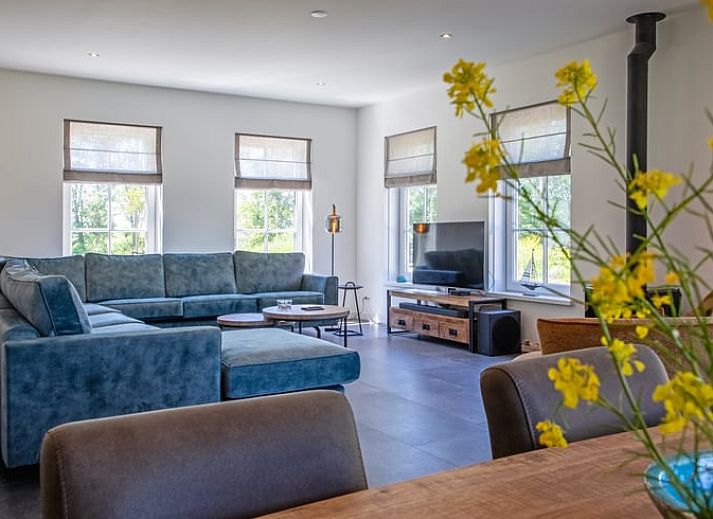 Vakantiehuis in Oosterend, Texel biedt een charmante buitenkant omringd door weelderige natuur.