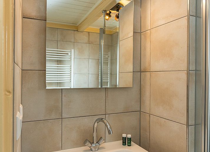 Cozy living room of Gouden Rijder vacation home in Oosterend, Texel with comfortable seating area.