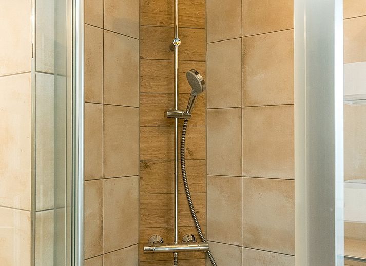 Cozy living room of Gouden Rijder vacation home in Oosterend, Texel with comfortable seating area.