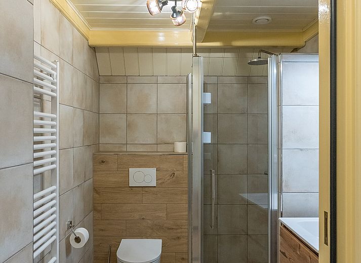 Modern living room of Zilverling vacation home in Oosterend, Texel overlooking the terrace.